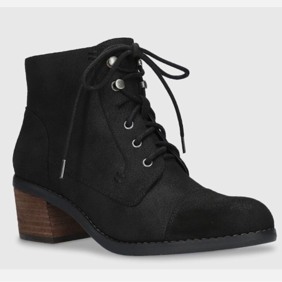 Bella Vita Sarina Bootie in Black - Picture 1 of 7